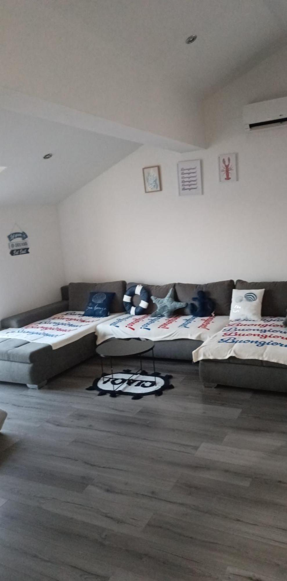 Angella Apartment 杜基拉特 外观 照片